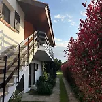 Alma Calorosa Garden Appartement Bicas